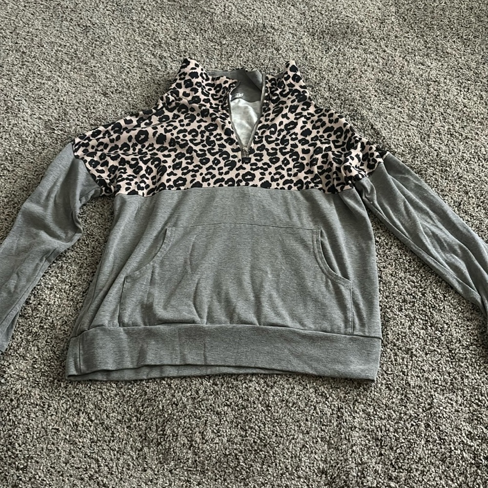 Hount sweatshirt. Size medium. Barely worn.